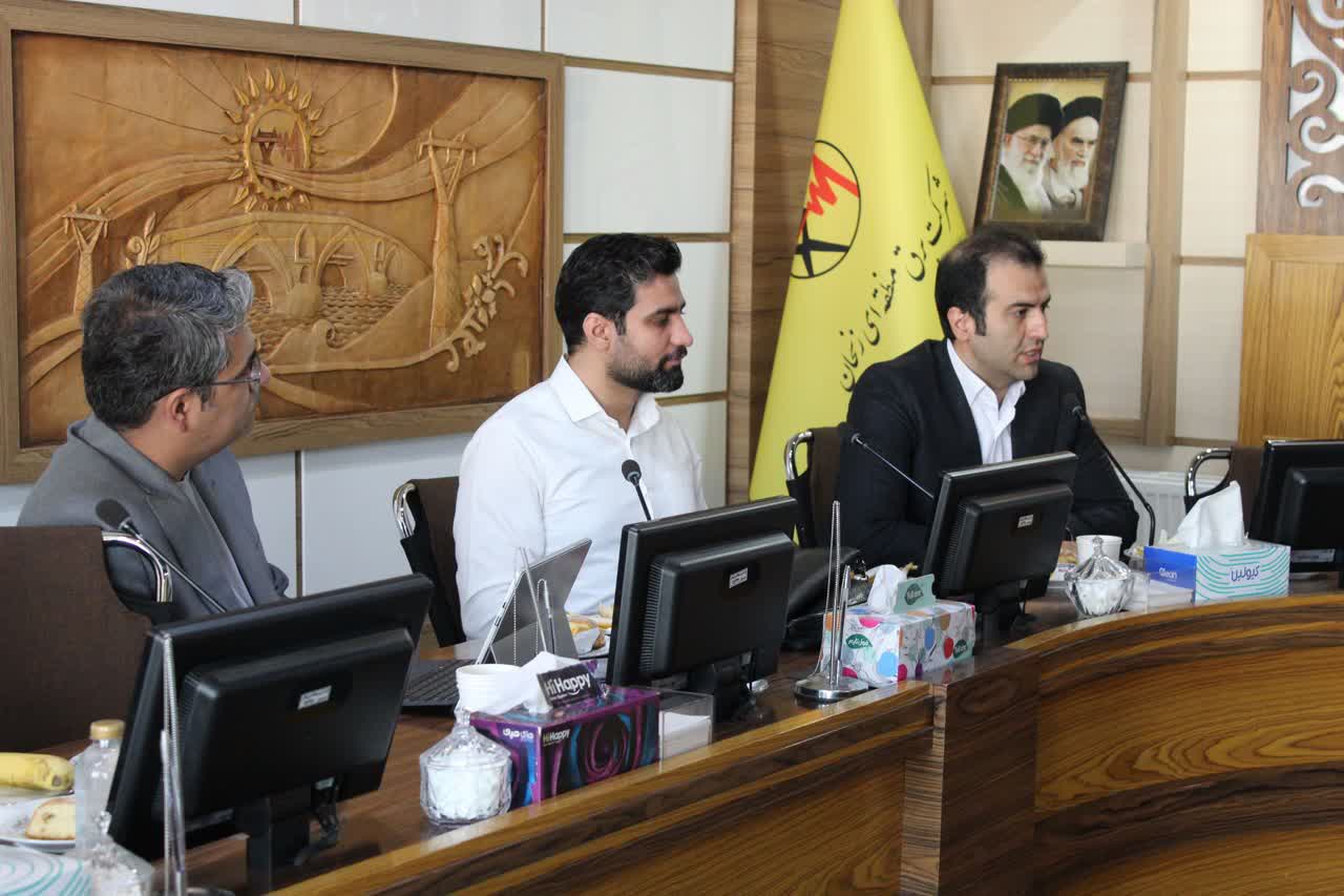 بررسی راهکارهای فناورانه برای کاهش مصرف انرژی صنایع در نشست مشترک پارک علم و فناوری و شرکت برق منطقه‌ای زنجان